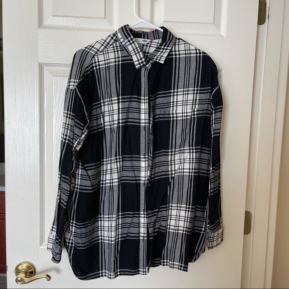 Old Navy Tops - Black and white flannel